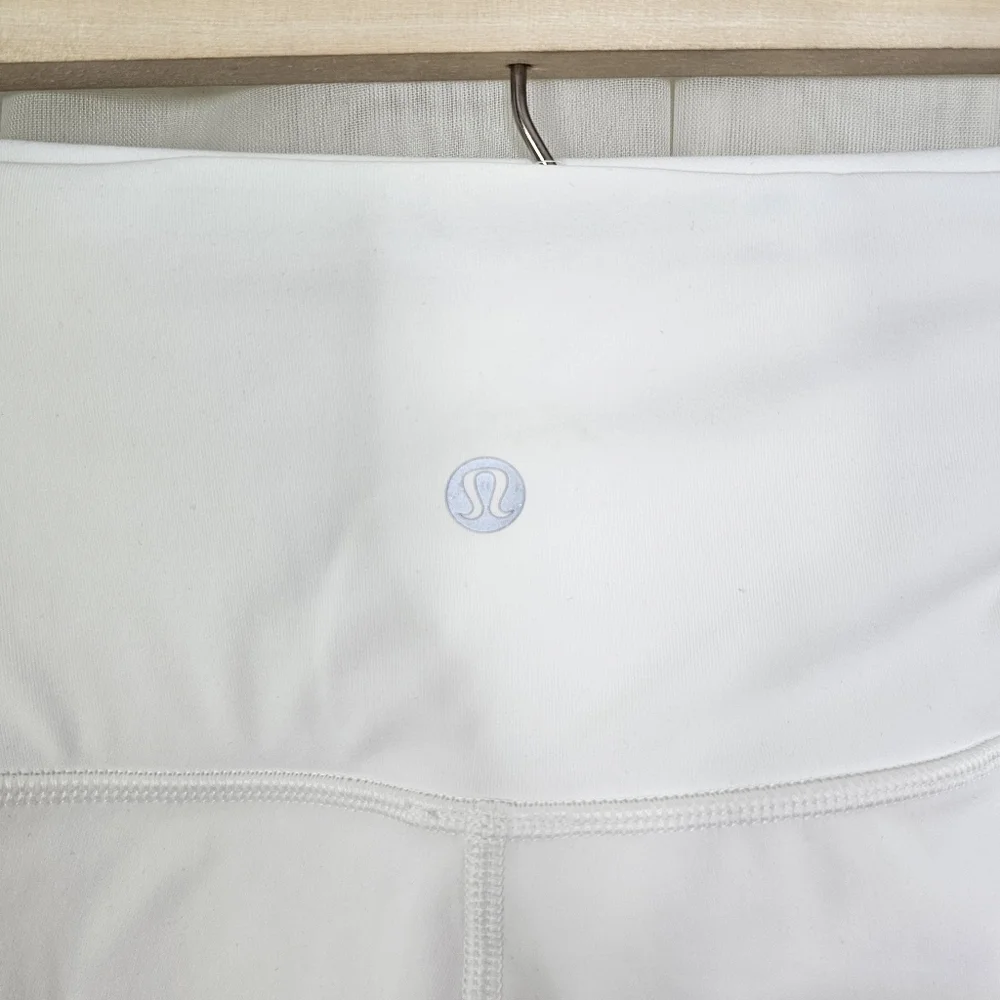 Lululemon Athletica White Ornate Crop 17